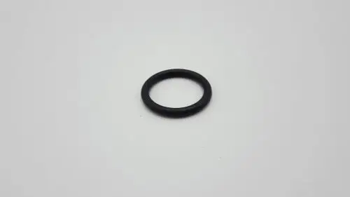 Schwarzer O-Ring auf hellem Hintergrund. Das Produkt gehört zur Marke Remeha und kann in verschiedenen Anwendungen zur Abdichtung eingesetzt werden.